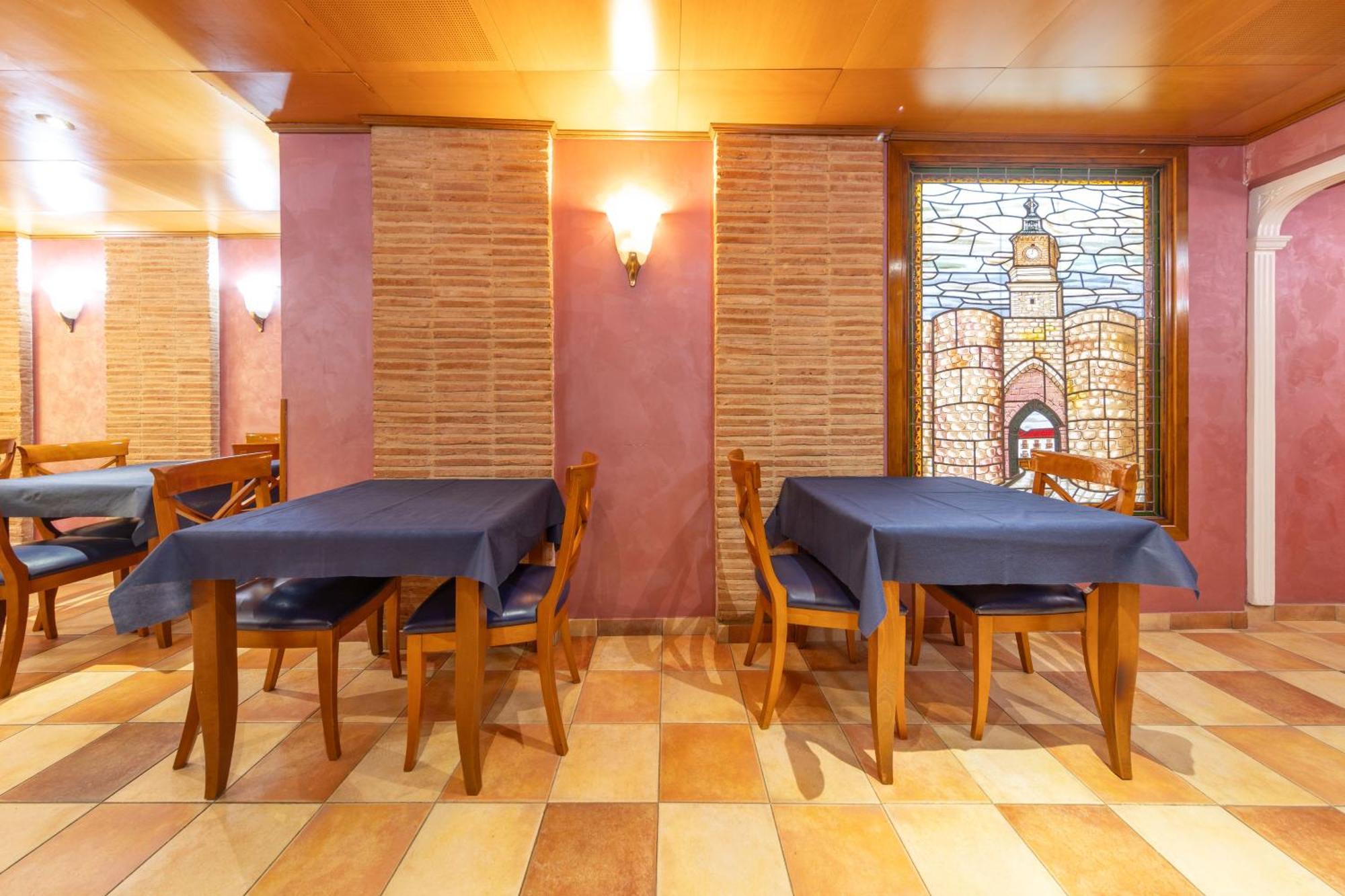 Hostal Sin Recep24H Puerta De La Villa - Pet Friendly & Restaurante Almazan Exterior photo