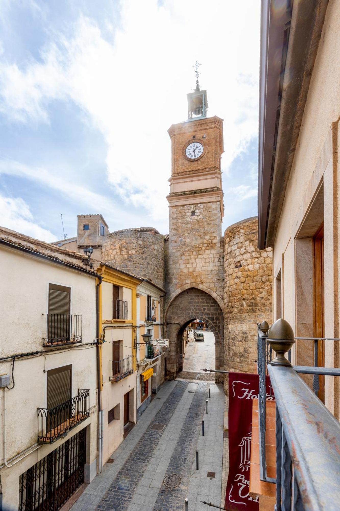 Hostal Sin Recep24H Puerta De La Villa - Pet Friendly & Restaurante Almazan Exterior photo