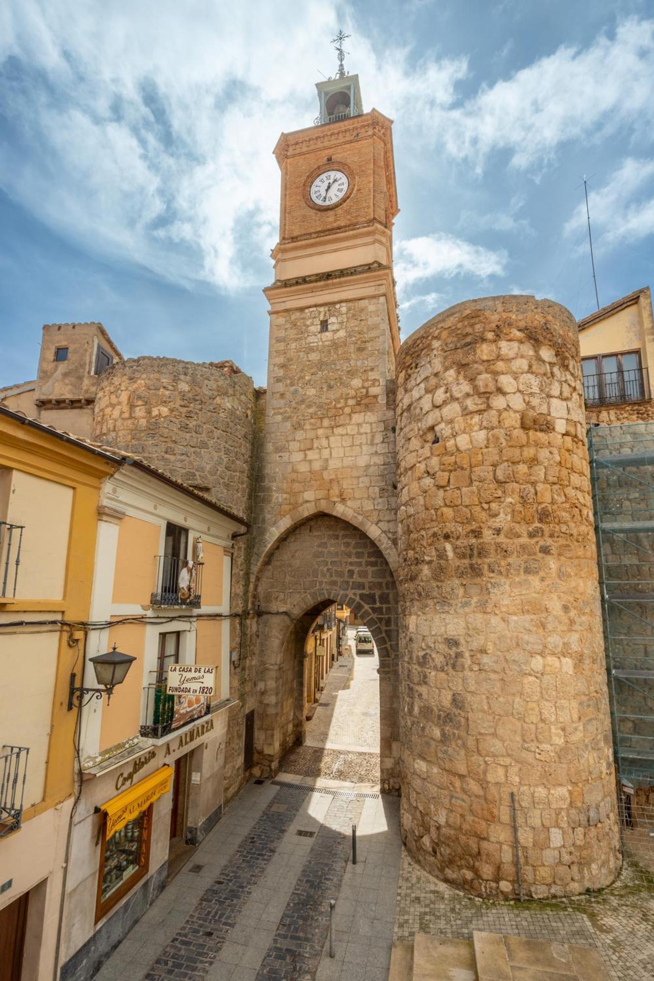 Hostal Sin Recep24H Puerta De La Villa - Pet Friendly & Restaurante Almazan Exterior photo