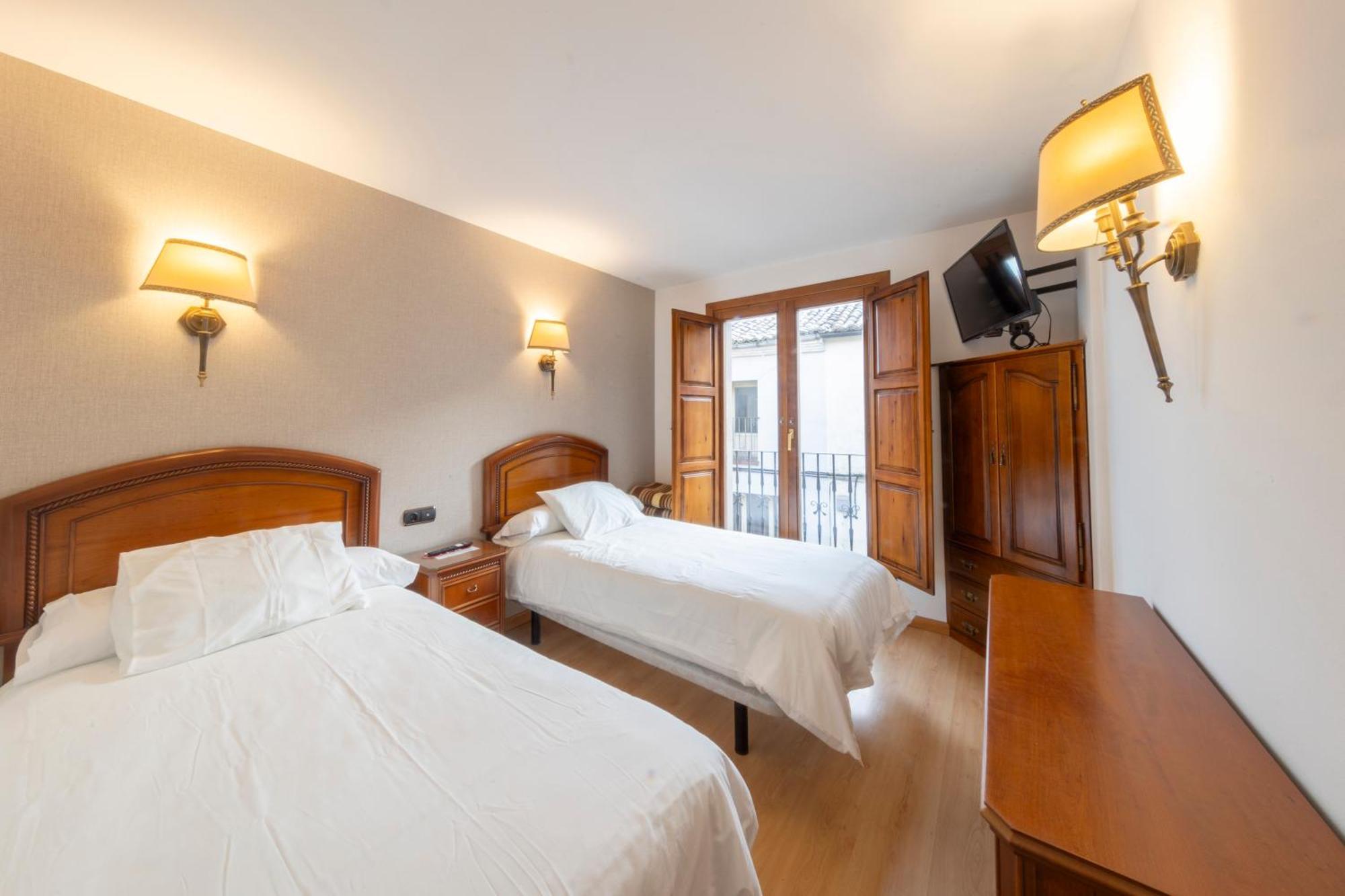 Hostal Sin Recep24H Puerta De La Villa - Pet Friendly & Restaurante Almazan Exterior photo